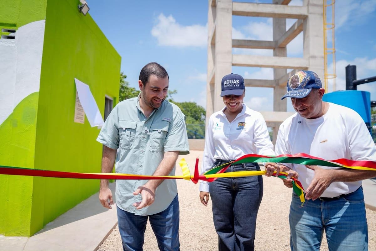 El gobernador de Bolívar, Yamil Arana, hizo entrega del nuevo acueducto. // Foto: cortesía - Gobernación de Bolívar
