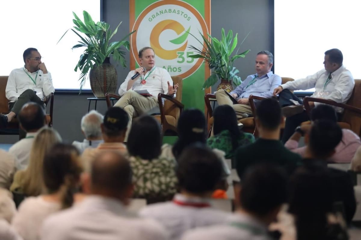 Aspecto de la reunión donde representantes de la FAO Colombia, Gran Abastos del Caribe y la Gobernación del Atlántico firmaron un acuerdo para combatir el hambre el Atlántico.