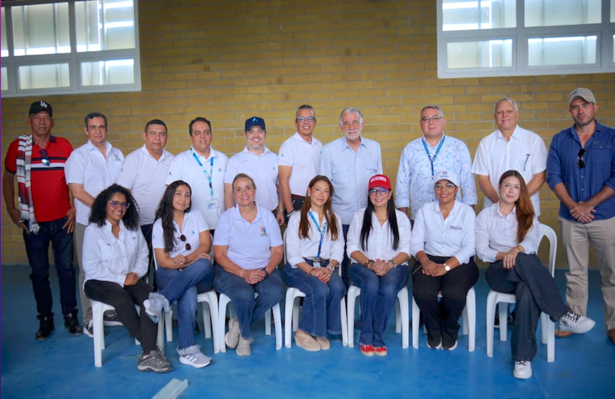 Al reunión llevada a cabo en el municipio de Santa Lucía, acudieron los alcaldes del sur del Atlántico, así como representantes de la Gobernación del Atlántico y la empresa Air-s Intervenida.//Cortesía Gobernación del Atlántico.