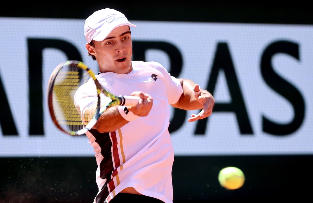 Adam Walton hizo historia en el Roland Garros tras eliminar a Daniil Medvedev. //Foto, EFE: CHRISTOPHE PETIT TESSON