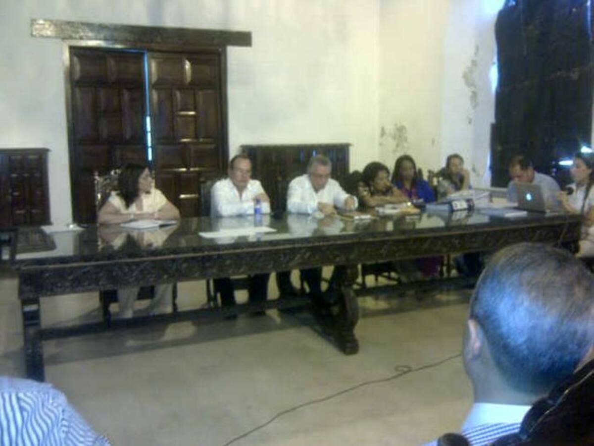 Audiencia de licitación del contrato de aseo para colegios oficiales. Monica Casilla -eluniversal.com.co