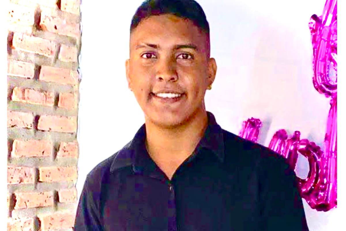 Él era Adrián De La Hoz, el joven que murió al chocar su moto contra una volqueta