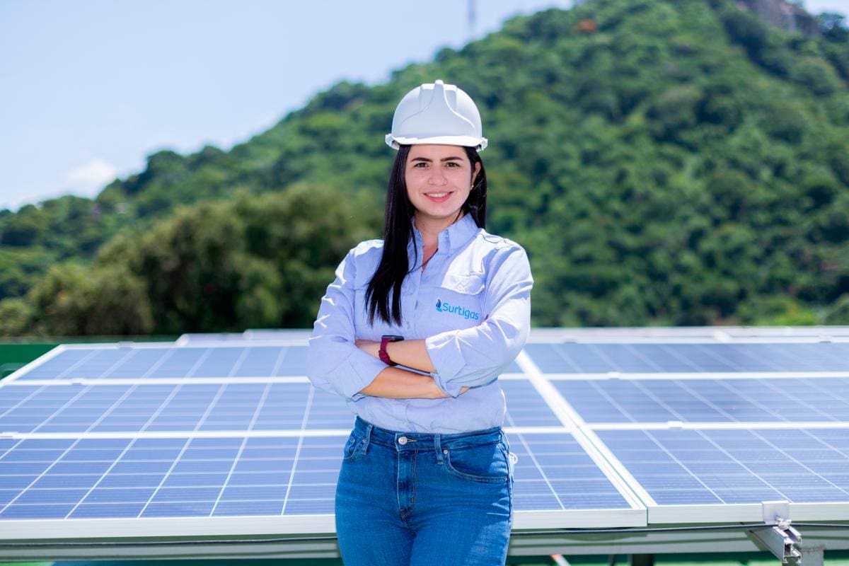 Adriana Lozano, Ingeniera Comercial de Surtigas.