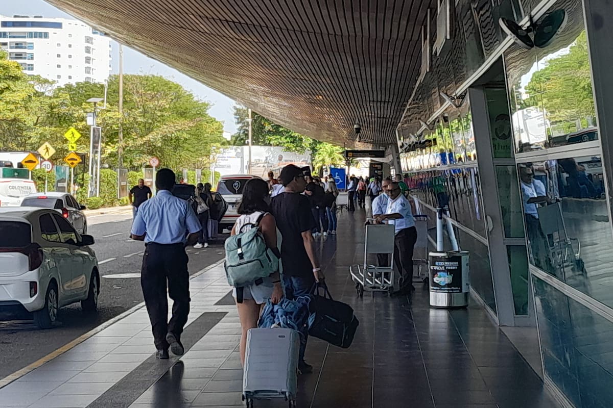 2,5 millones, tráfico de pasajeros por aeropuerto Rafael Núñez, a abril
