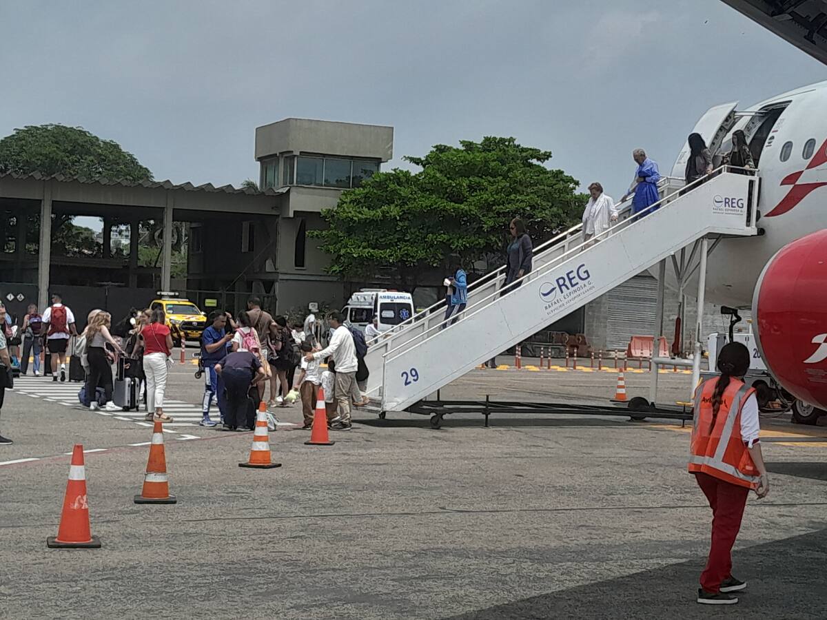 Operación de desembarque de una aeronave en la plataforma principal del Aeropuerto Internacional Rafael Núñez de Cartagena. // HFA -EU.