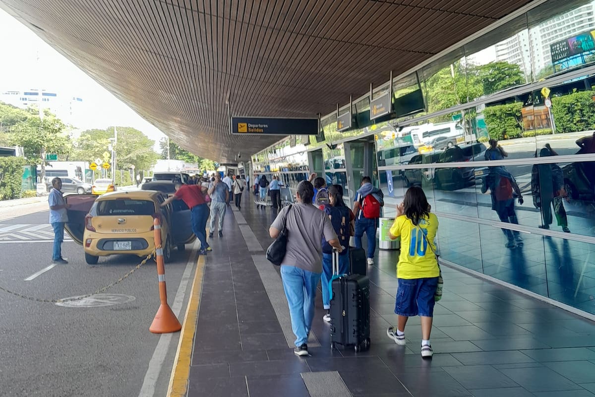 Tráfico de pasajeros por aeropuerto de Cartagena sigue ‘volando alto’