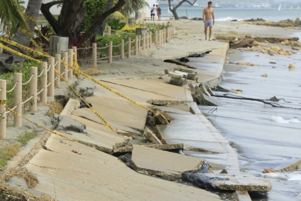 Oleaje del frente frío azota playas de Bocagrande y afecta su infraestructura