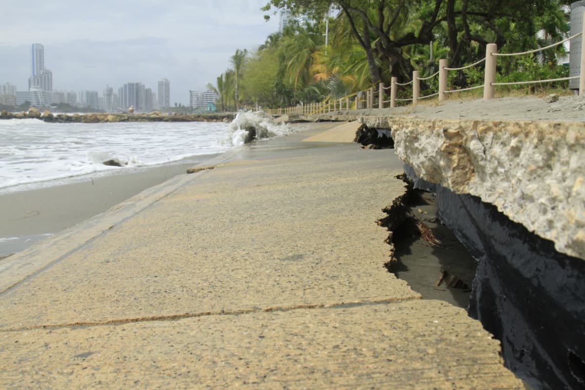 Afectaciones en playas. // Foto: Julio Castaño - El Universal.