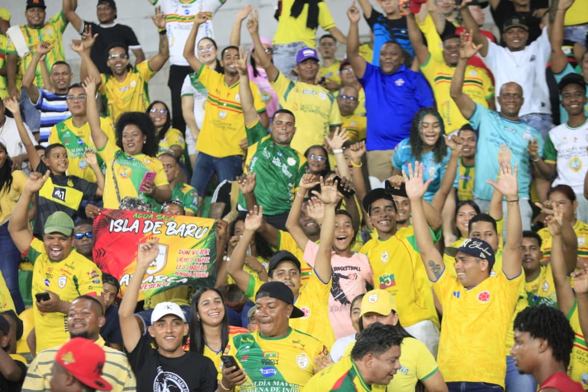 La hinchada de Real Cartagena se hizo presente en el duelo de la final contra Envigado. //Foto: Óscar Díaz Acosta - El Universal.