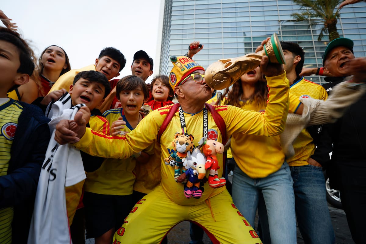 Aficionados de Colombia reciben a su selección este lunes, previo al partido contra Uzbekistán durante el Mundial de la FIFA 2026, en Ciudad de México (México). EFE/ Sashenka Gutierrez