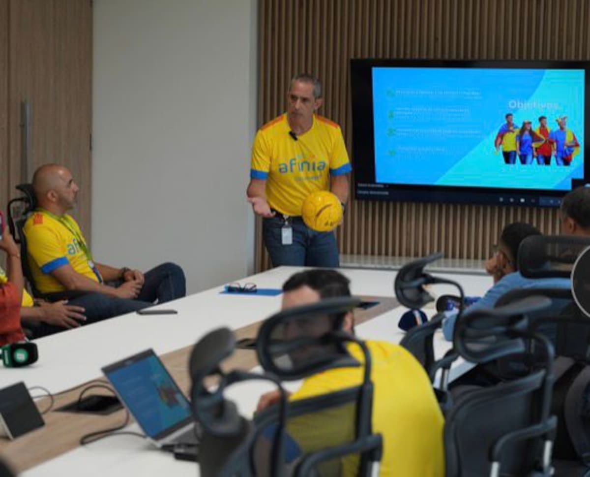 Afinia lanza “Tribuna de la Energía”, campaña que mezcla fútbol y cultura de pago. // Foto: Afinia.