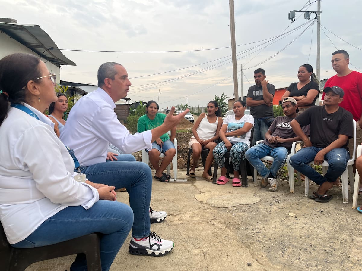 Afinia dialoga con las comunidades sobre el impacto del alto consumo y el robo de energía. // Foto: cortesía - Afinia