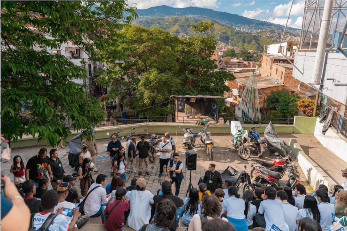 Candidato ofrece pagar a estudiantes de 10° y 11° para que estudien