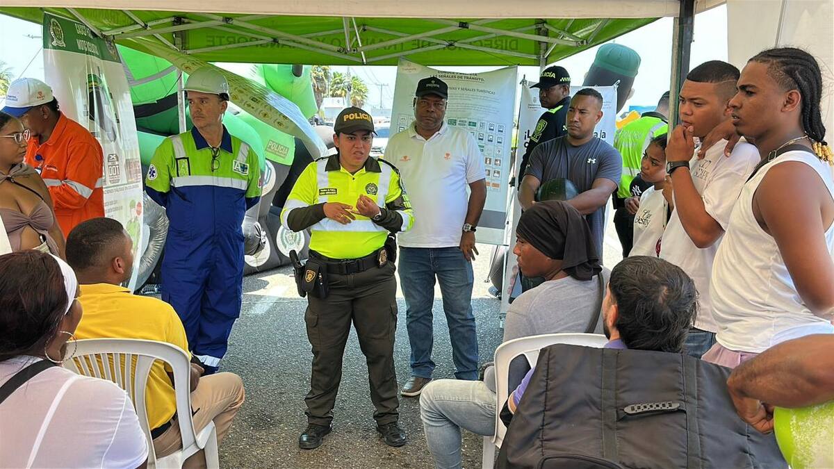 Agentes de la Policía Nacional se desplegaron en Cartagena durante la Semana Santa para garantizar el orden público. // Foto: cortesía - Policía Nacional