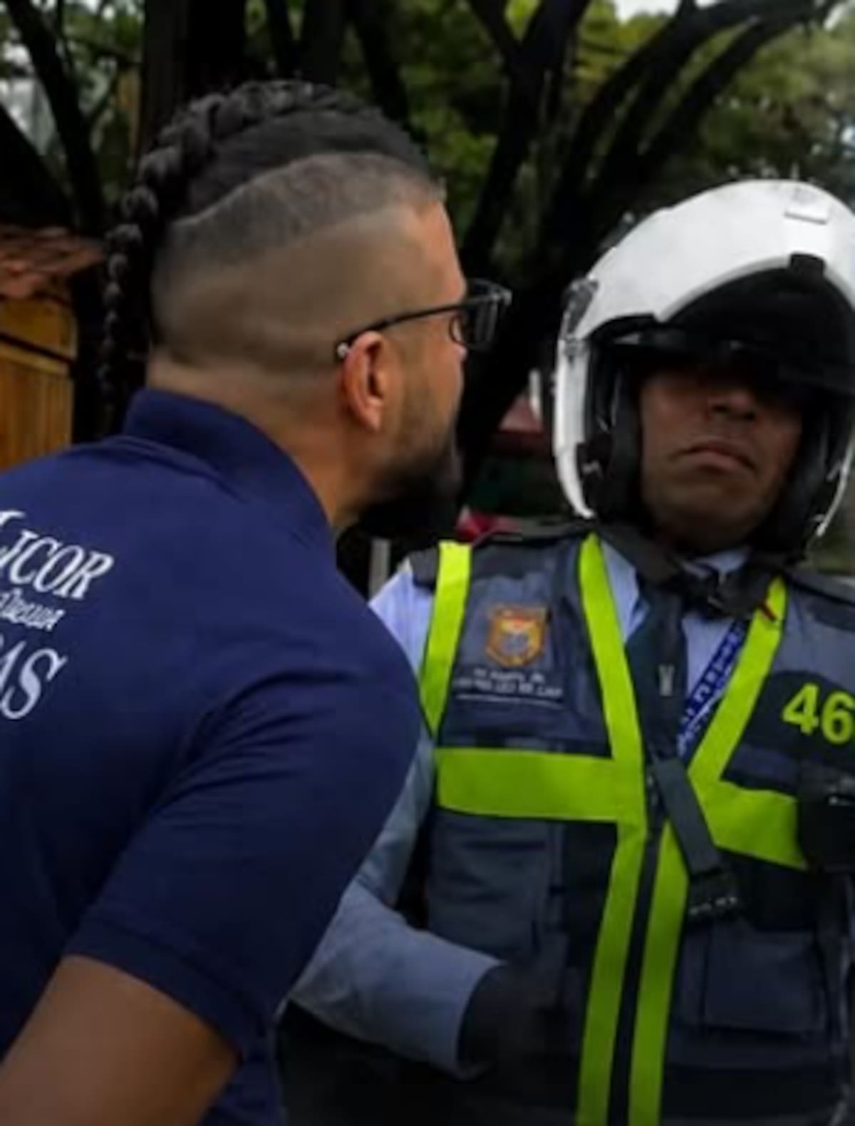 Agresión a agente de tránsito en Cali. // Foto: captura de video