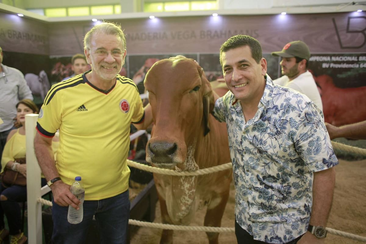 El gobernador del Atlántico en la feria, junto a el gobernador de Bolívar, Dumek Turbay. COLPRENSA