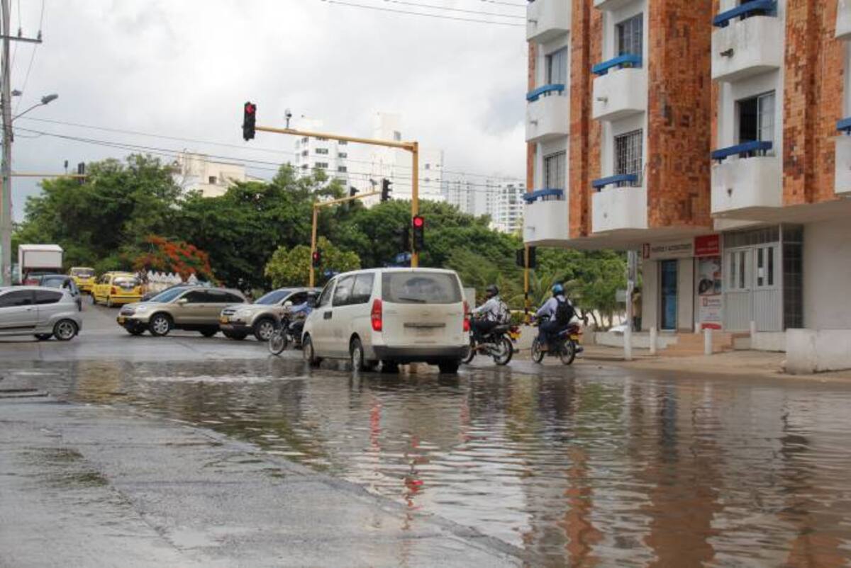 La laguna del Pie de la Popa es uno de los charcos más célebres de la ciudad, durante años se ha formado y no parece tener solución. Kailline Giraldo - El Universal