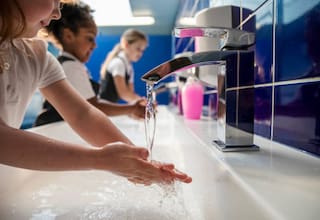 Consejos para liderar el buen uso del agua y proteger el sistema de alcantarillado