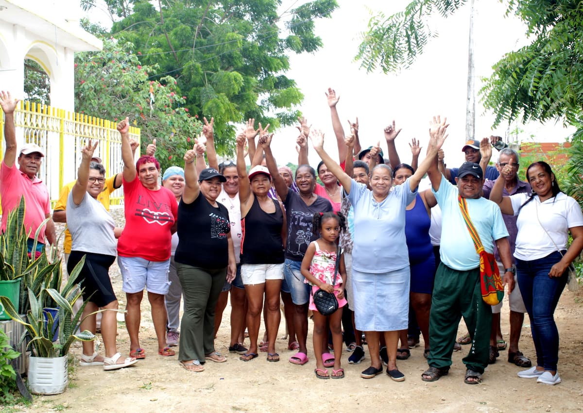 Residentes de Nueva Colombia celebran la llegada del agua potable después de 40 años, gracias a la gestión de la alcaldesa Claudia Espinosa. //Foto: Cortesía