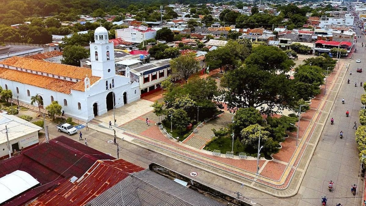 Aguachica · Iglesia y plaza
