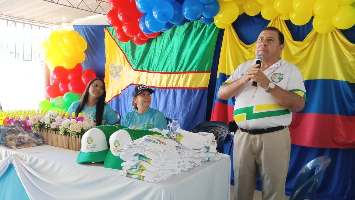 Aguas de Bolívar coloca nuevo filtro de agua potable en escuelas rurales de Bolívar. // Foto: Cortesía.