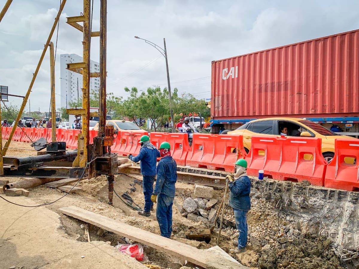 Aguas de Cartagena registra un avance del 70% en las obras de instalación de una nueva tubería de conducción de agua cruda en el barrio Nuevo Bosque. // Foto: Cortesía - Acuacar.