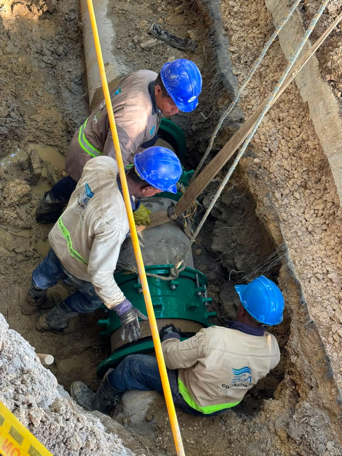 La reparación de un tramo de la tubería de distribución del sistema de acueducto, se encuentra ubicada en la avenida del Consulado, a la altura del barrio Tacarigua. // Foto: Cortesía - Acuacar.