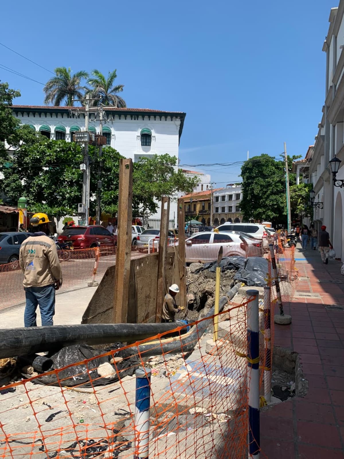 Aguas de Cartagena interviene un nuevo frente de trabajo en el Centro Histórico de la ciudad para sustituir 124 metros lineales de tubería de 300 milímetros del sistema de alcantarillado sanitario. // Foto: Cortesía - Acuacar