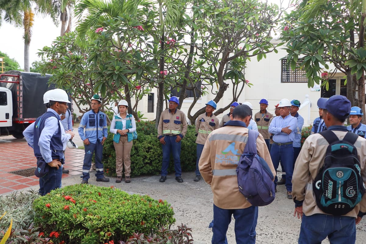 Charla de preparación al personal de Aguas de Cartagena, previo al inicio de la parada técnica. // Foto: cortesía