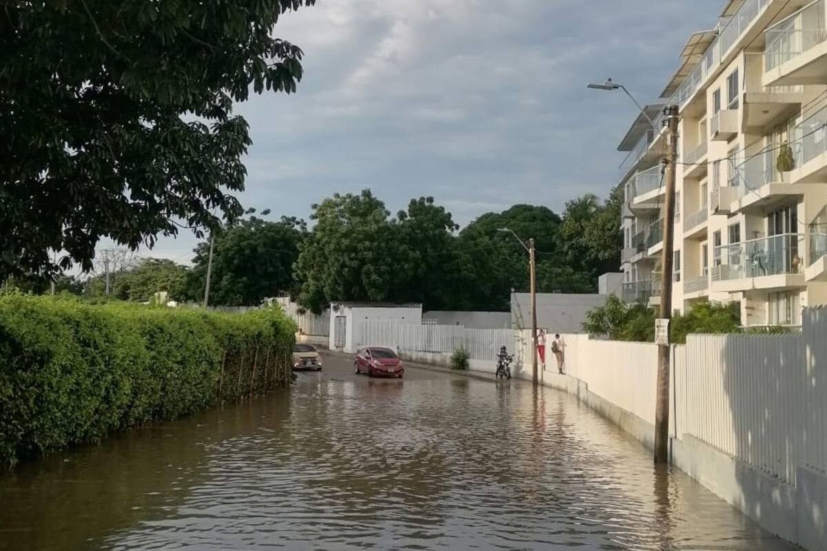 Habitantes de El Country se quejan por aguas estancadas tras las lluvias