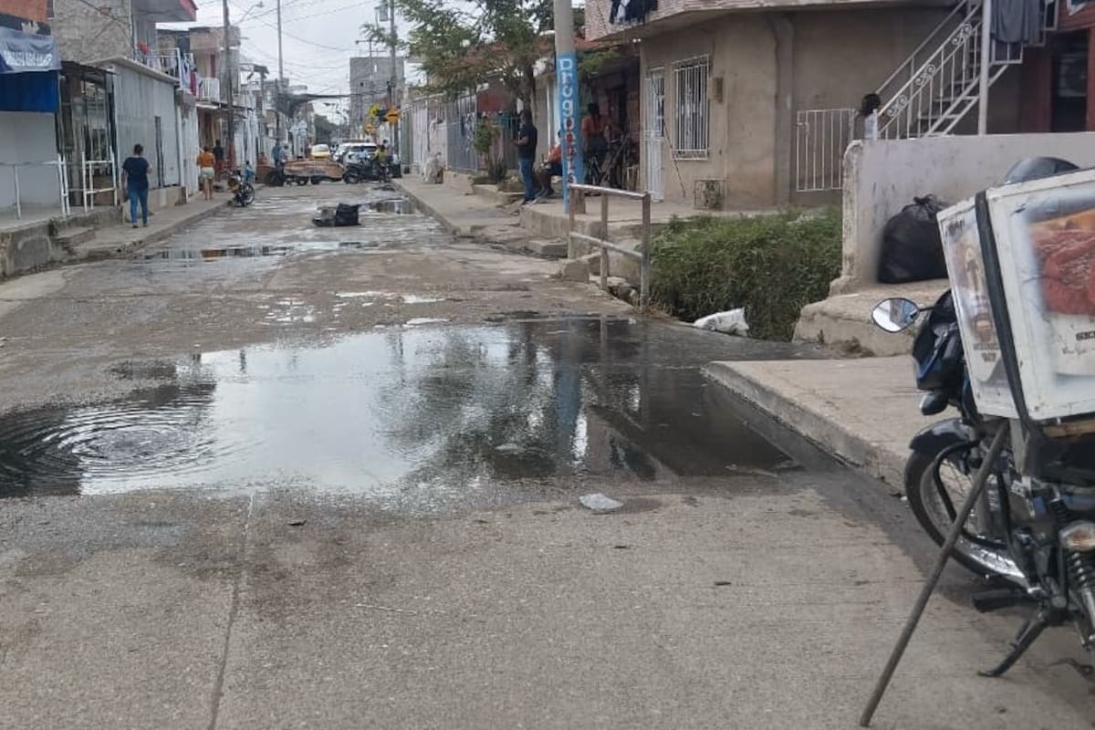 Comunidad protesta por aguas residuales en barrio Nuevo Paraíso