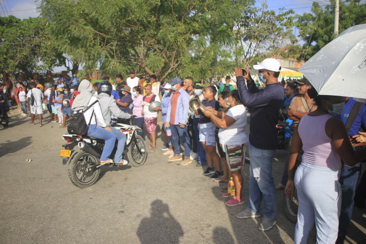 Aí se vivió la protesta de la comunidad de La Sevillana, en la vía La Cordialidad. // Foto: Julio Castaño - El Universal