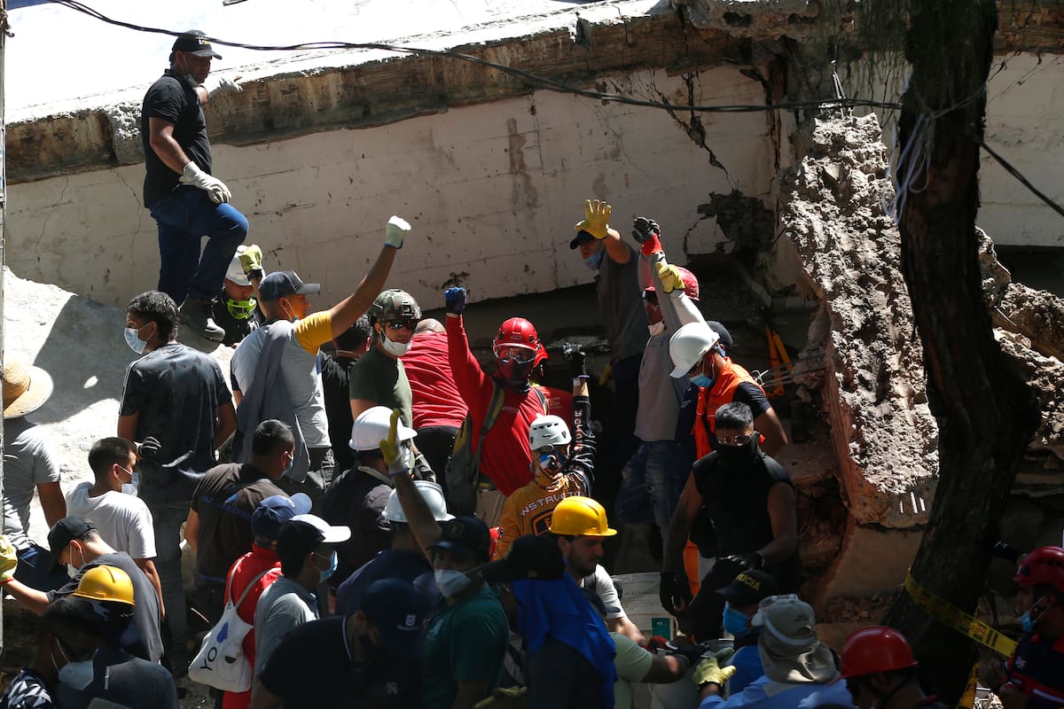 Cali activa nuevo toque de queda en medio de labores de rescate. // Foto: EFE/ Ernesto Guzmán