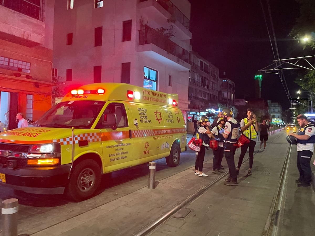 Al menos cuatro personas han muerto en un tiroteo realizado por dos supuestos terroristas este martes en el barrio de Jaffa, cerca de la estación de tranvía al sur de Tel Aviv. //EFE
