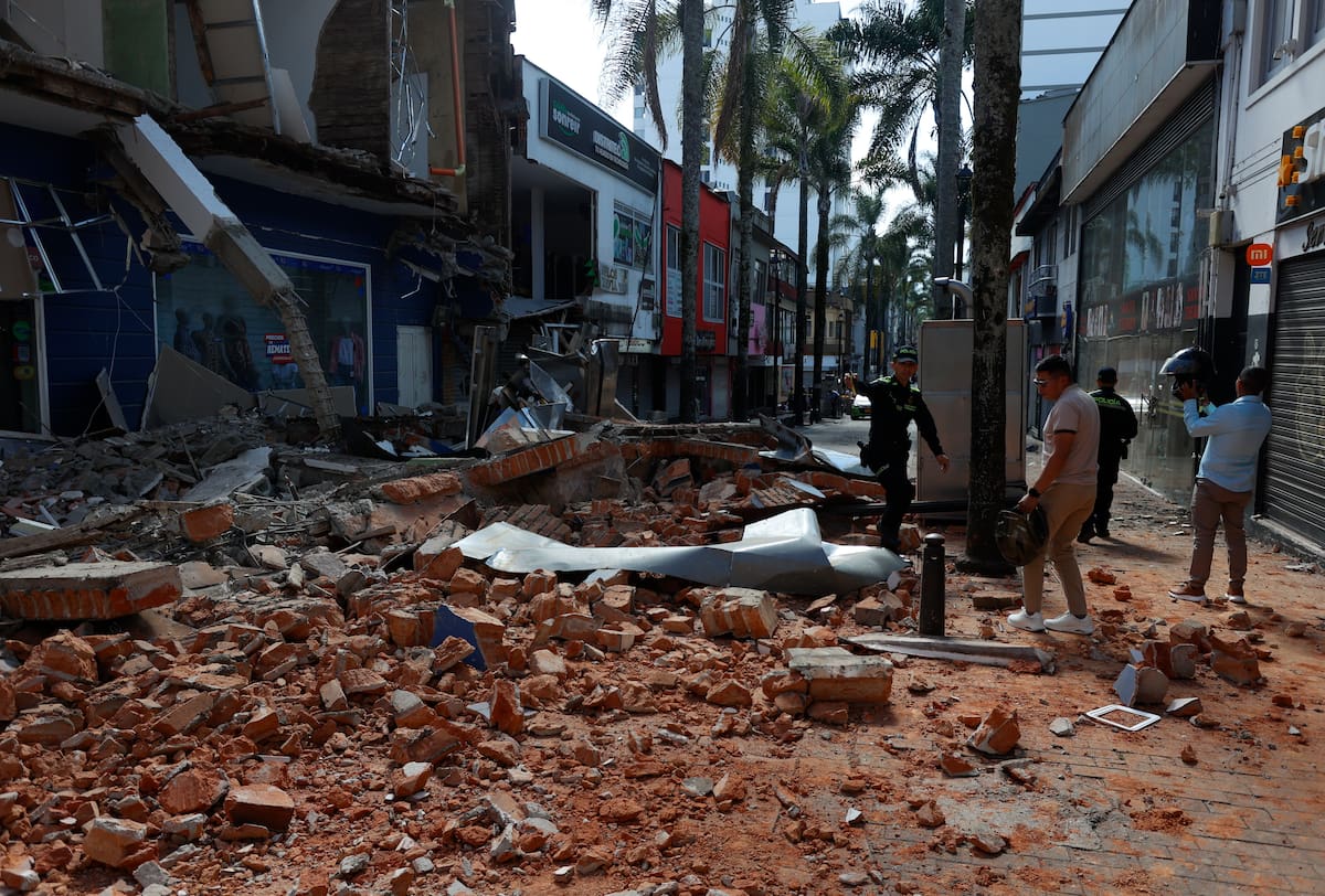 Ciudades como Manizales, Cali, Pereira, Armenia, Chocó, entre otras de la zona andina del país, sufrieron daños tras el sismo de 7,4. // Foto: EFE - John Jairo Bonilla.