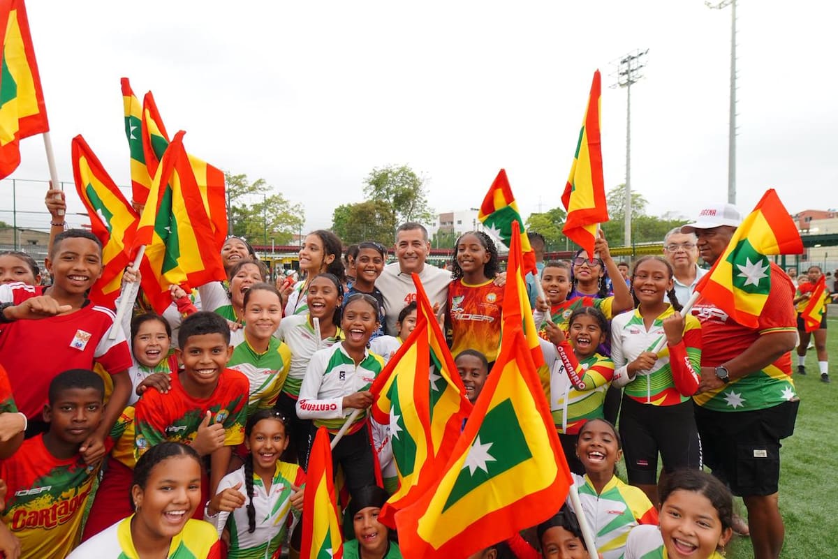 El alcalde de Cartagena, Dumek Turbay Paz, reabrió las puertas las canchas del Templo del Fútbol Menor: Alameda La Victoria. // Foto: Cortesía - Alcaldía de Cartagena.