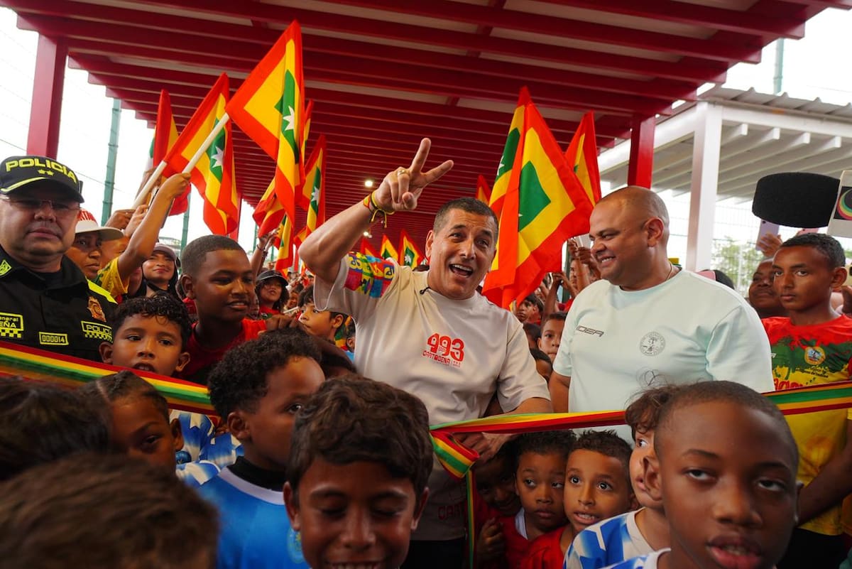 El alcalde de Cartagena, Dumek Turbay Paz, reabrió las puertas las canchas del Templo del Fútbol Menor: Alameda La Victoria. // Foto: Cortesía - Alcaldía de Cartagena.
