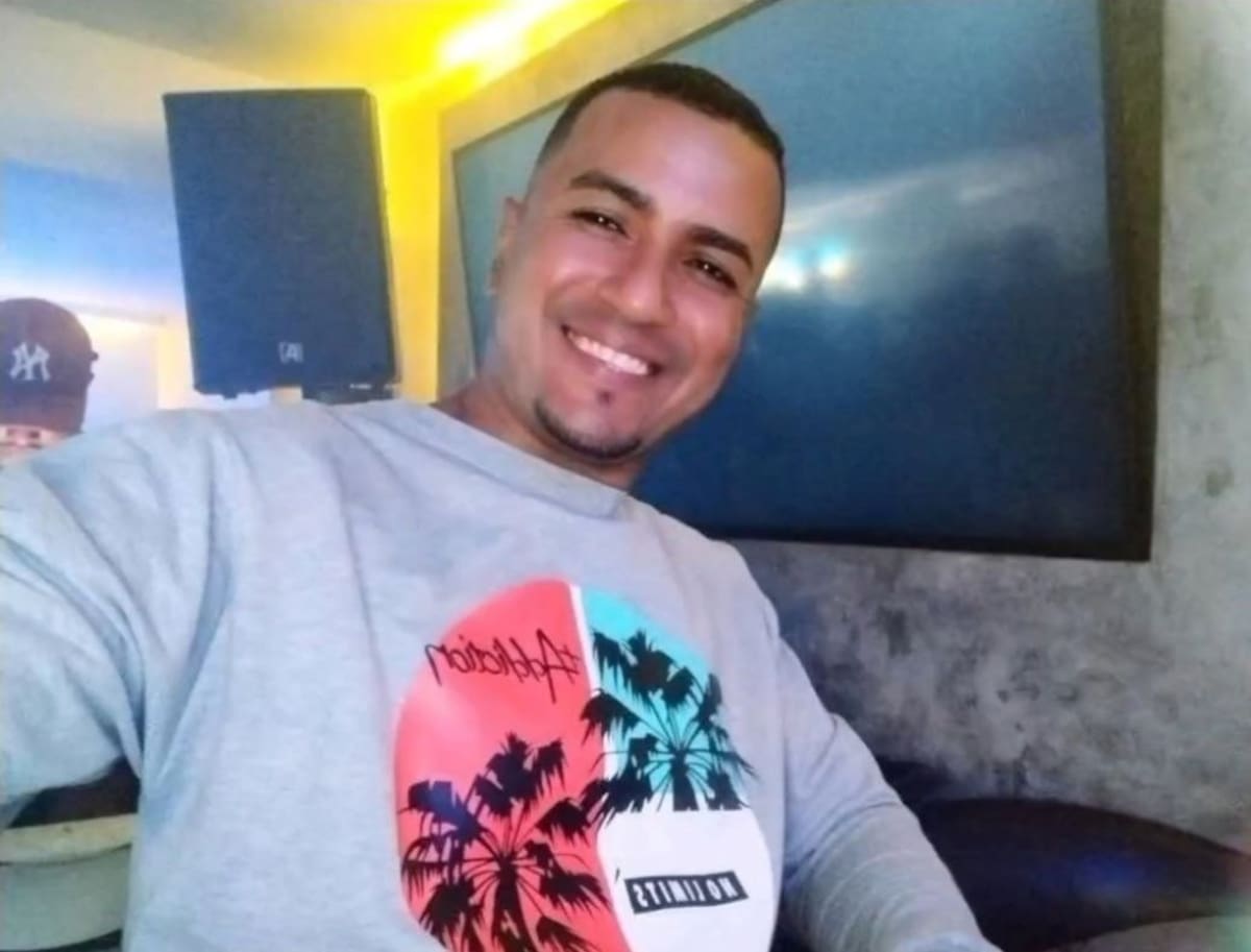 Albeiro Herrera De Ávila tenía 44 años, deja dos hijos y residía con su mamá en el barrio Escallón Villa. Iba a su casa a almorzar cuando lo mataron en medio de un atraco y un ataque a bala en Parque Heredia. //FOTO CORTESÍA DE LA FAMILIA.