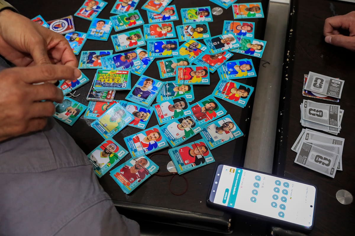 El álbum del Mundial desata locura por los cromos en Colombia