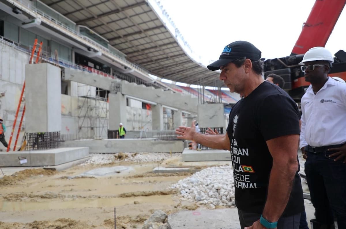 El alcalde de Barranquilla, Alejandro Char, visitó las obras que realizan en el nuevo Estadio Metropolitano Roberto Meléndez.//Cortesía Alcaldía de Barranquilla.