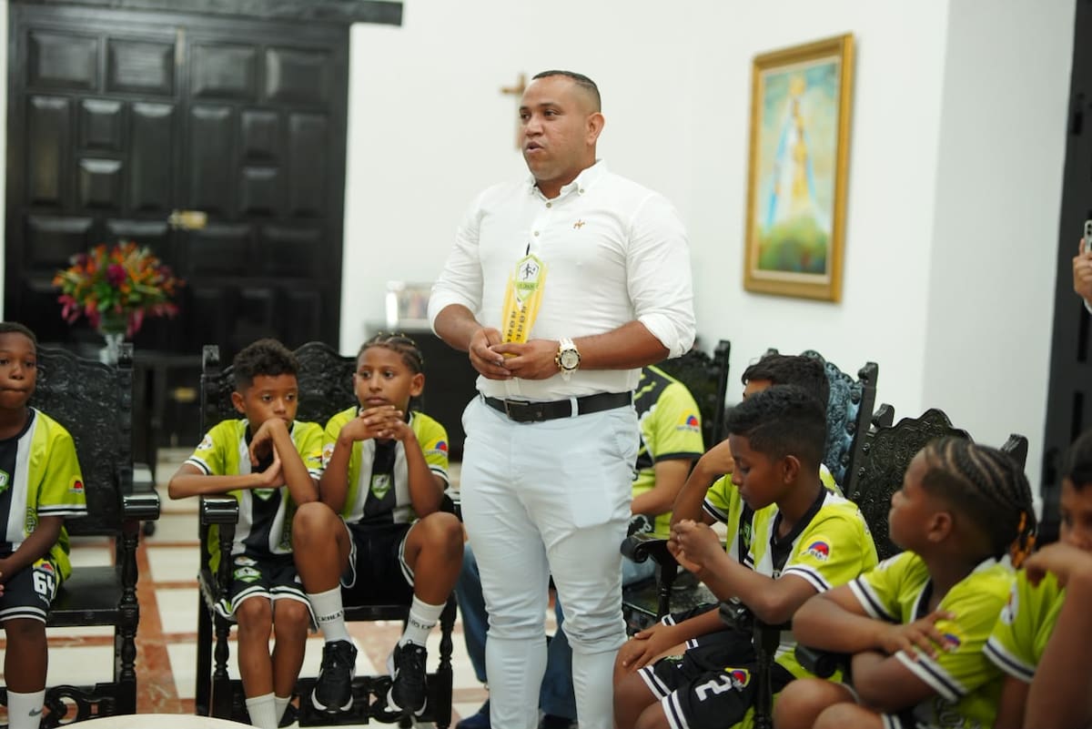 Alcalde Dumek Turbay impulsa el sueño de Los Cracks en Ecuador. // Foto: cortesía de la Alcaldía de Cartagena.