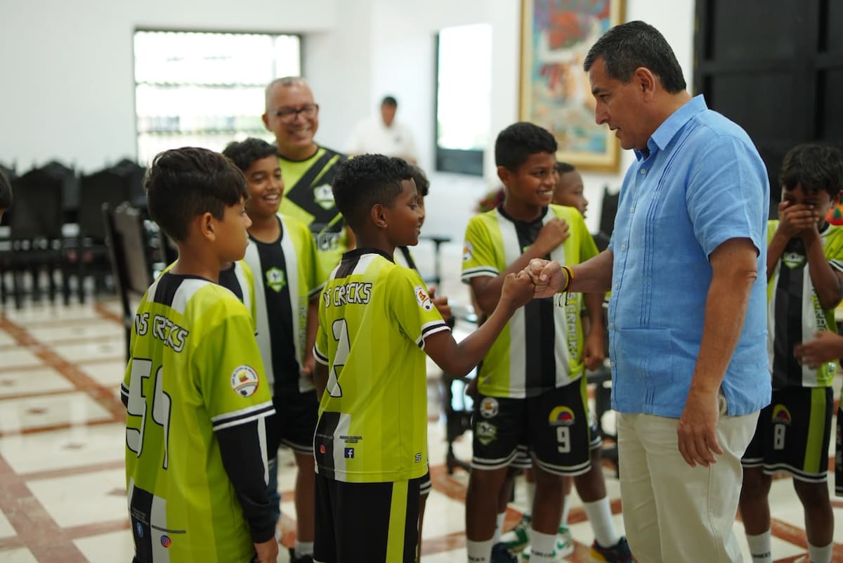 Alcalde Dumek Turbay impulsa el sueño de Los Cracks en Ecuador. // Foto: cortesía de la Alcaldía de Cartagena.