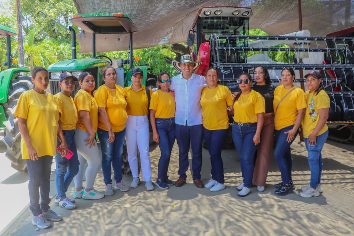 Alcaldía de Achí entregó banco de maquinaria para fortalecer labores del campesinado local. // Cortesía - Alcaldía de Achí