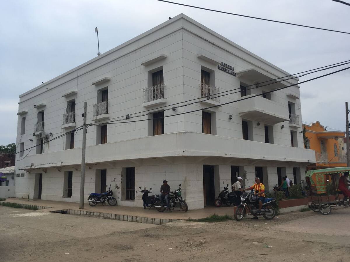 Empleados de la Alcaldía de Calamar (Bolívar) fueron despedidos.