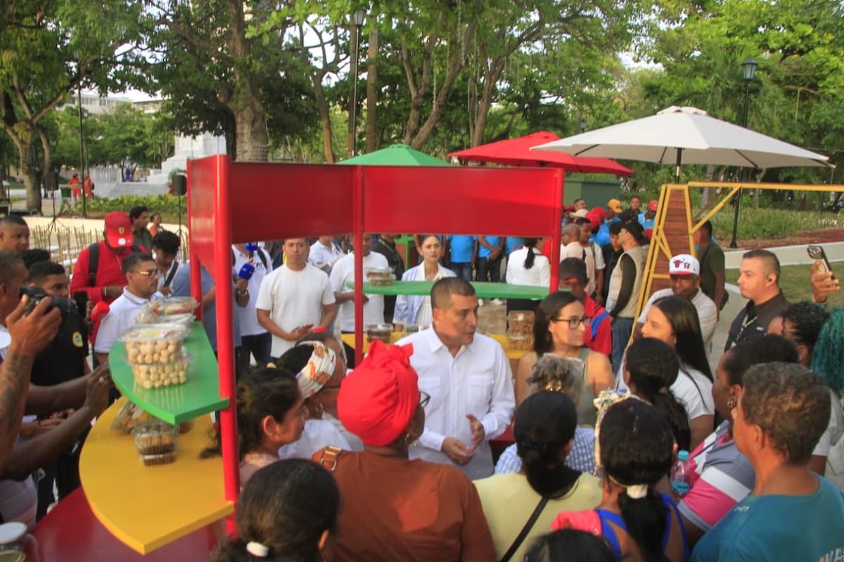 Alcaldía de Cartagena gana premio mundial Bloomberg: beneficiará a 142 vendedores. // Óscar Díaz