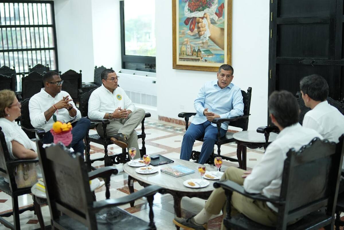 Pese a las tensiones nacionales en el sector energético, el Distrito y la empresa garantizaron la continuidad del servicio de gas en la flota sin ninguna clase de contratiempos. // Foto: cortesía - Alcaldía de Cartagena.