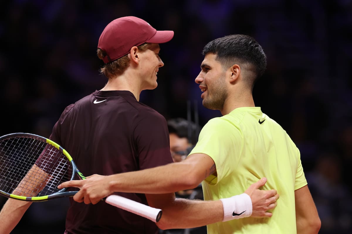 Jannik Sinner avanzó en torneo de Doha; Carlos Alcaraz alista su debut