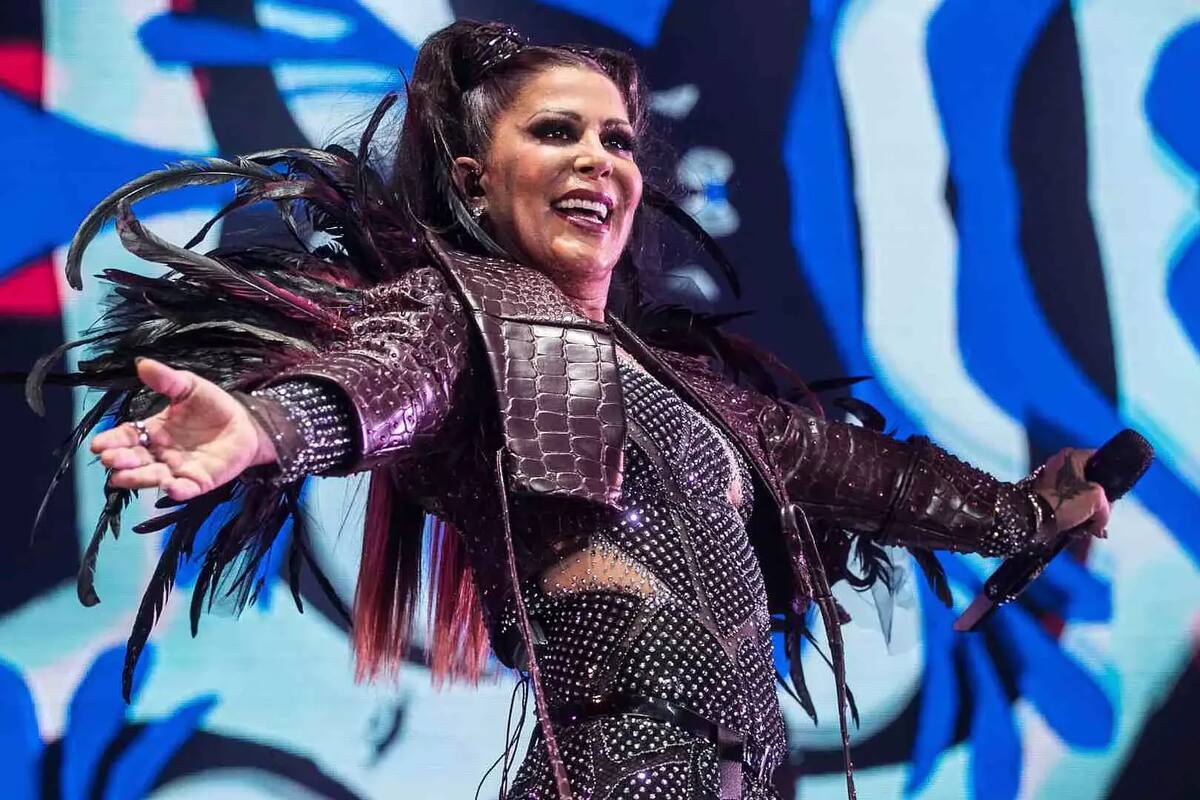 Preocupación por Alejandra Guzmán: suspendió concierto y fue trasladada en ambulancia
