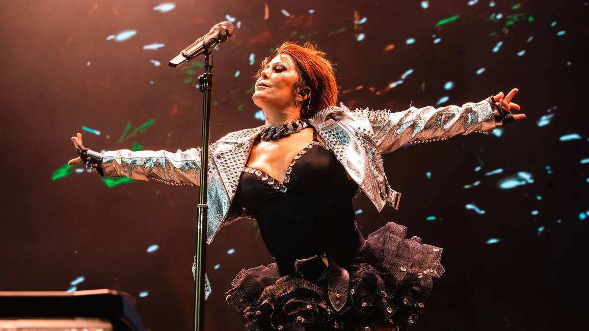 La artista pidió disculpas al público y solicitó una ambulancia tras presentar dificultades para mantenerse en pie durante los primeros minutos del concierto. // COLPRENSA