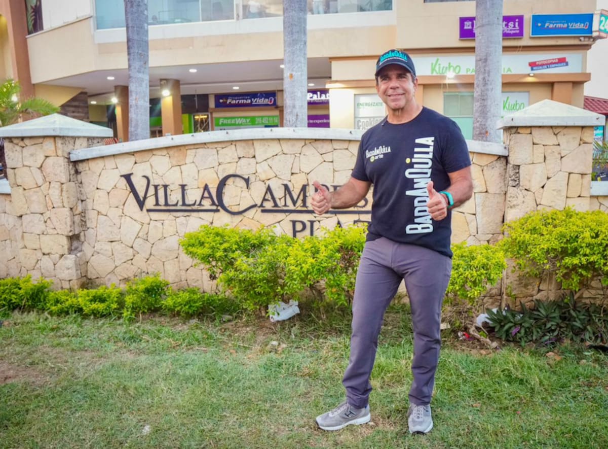 Alejandro Char, alcalde de Barranquilla, haciendo presencia en Villa Campestre, en la zona limítrofe con Puerto Colombia.//Cortesía Alcaldía de Barranquilla.